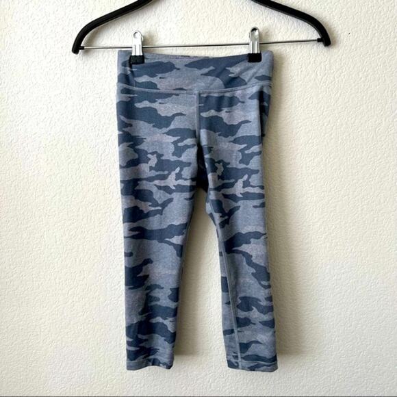 Athleta Girl Chit Chat Capri pants leggings gray camo print - Picture 1 of 5